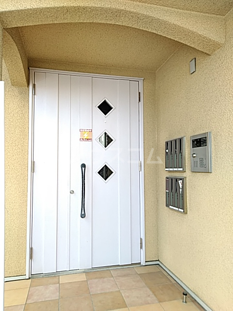 22/26 エントランス