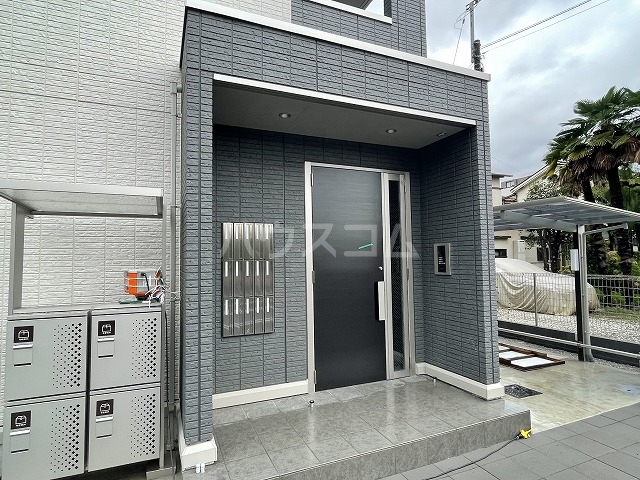 21/30 エントランス