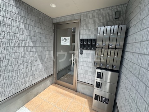 17/27 エントランス