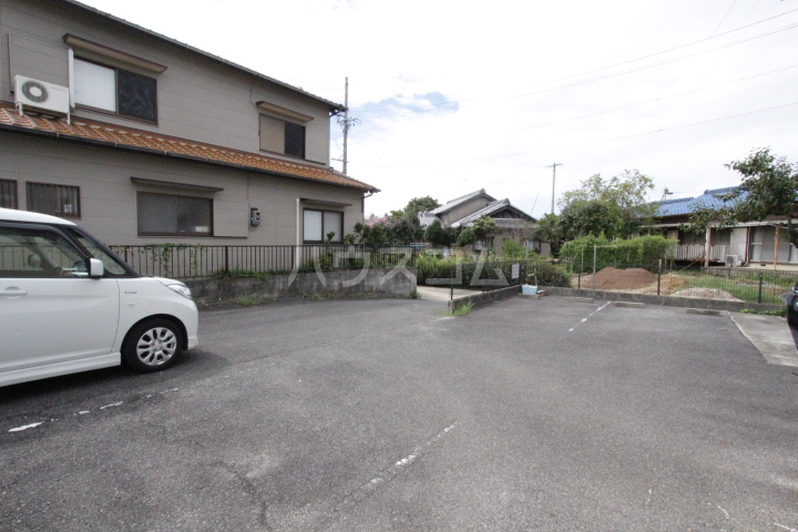 28/30 駐車場