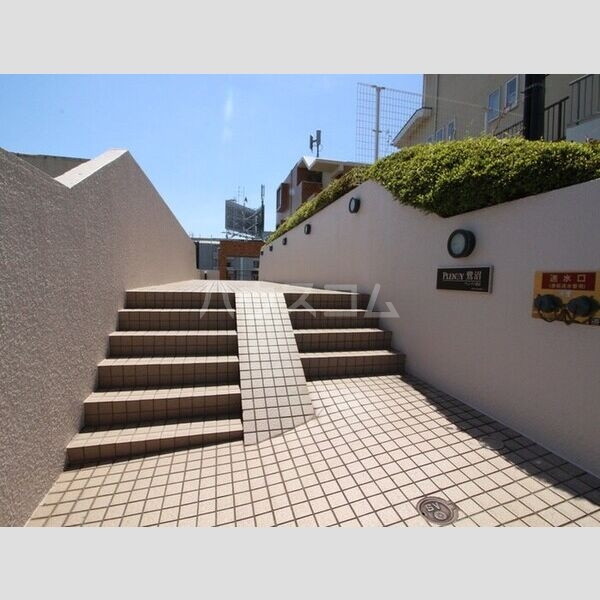 16/26 エントランス