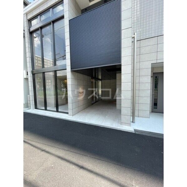 19/30 エントランス