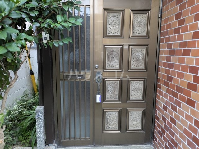 19/30 エントランス