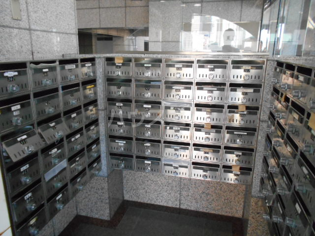 27/30 エントランス