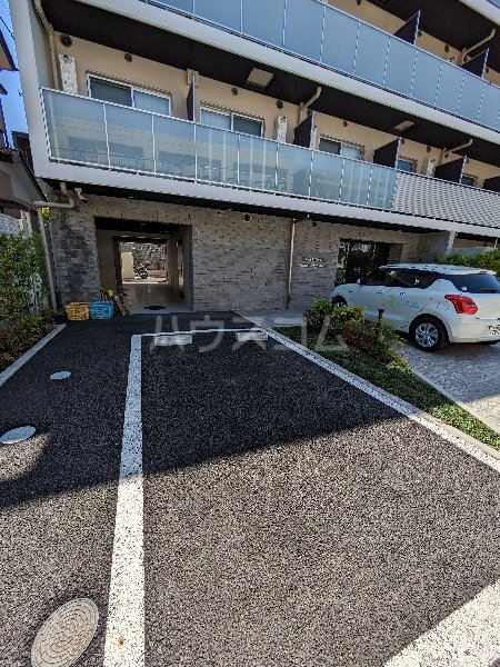 14/18 駐車場