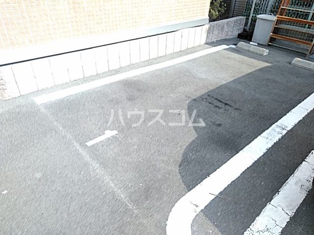 18/28 駐車場