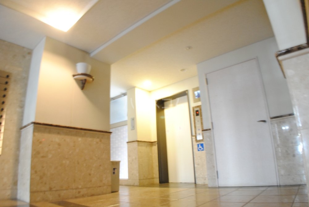 17/26 エントランス