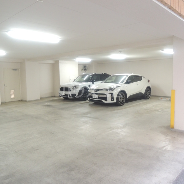 28/30 駐車場