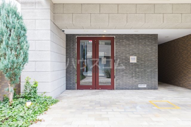 21/30 エントランス