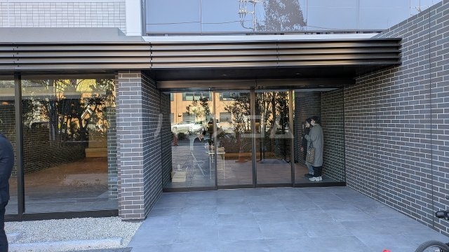 24/30 エントランス