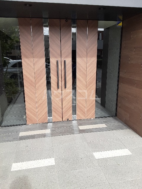 26/30 エントランス