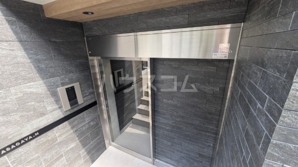 18/28 エントランス