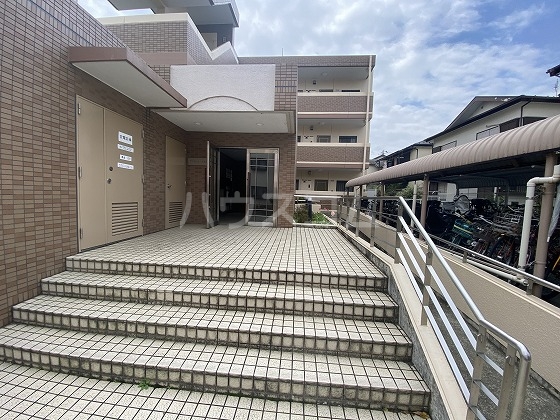 28/30 エントランス