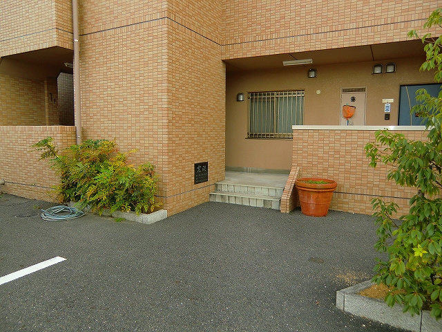 16/22 エントランス