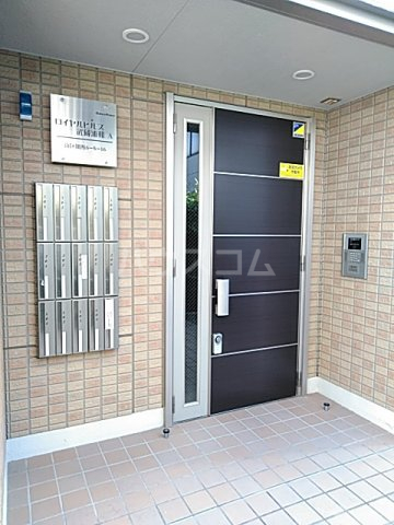 21/30 エントランス