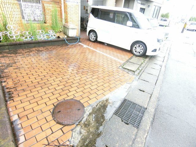 21/26 駐車場