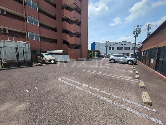 28/30 駐車場