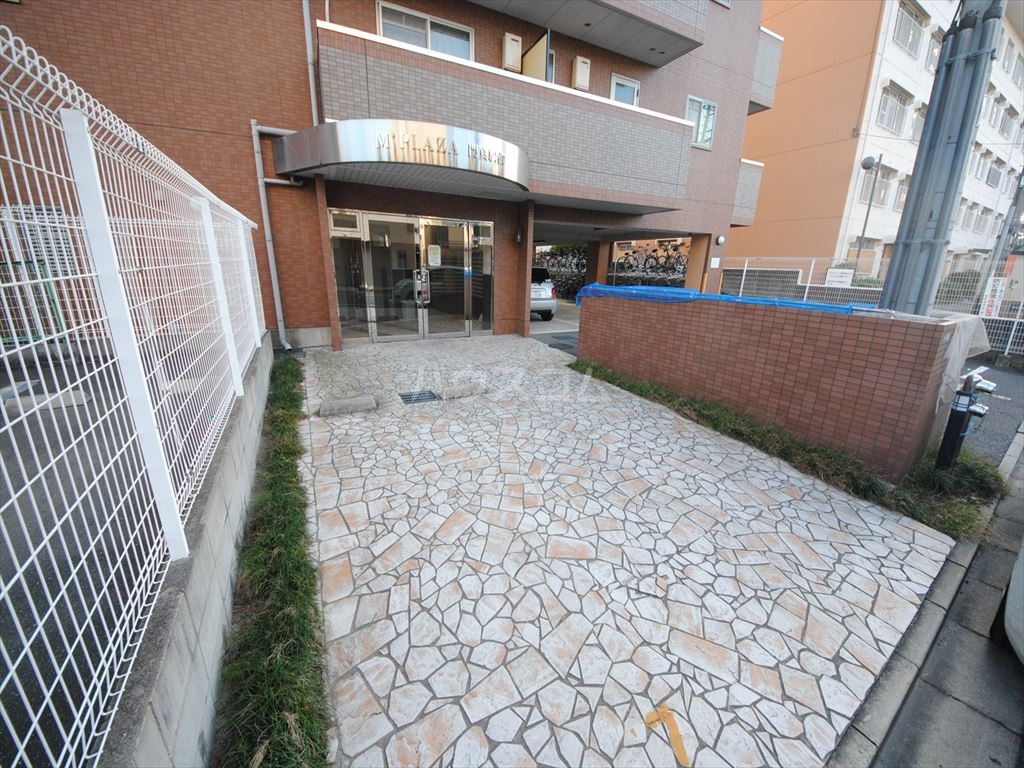 24/30 エントランス