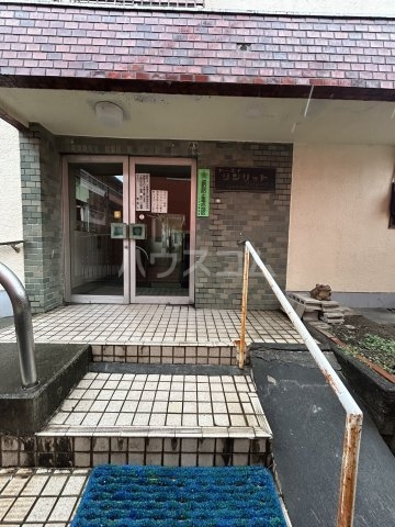 21/30 エントランス