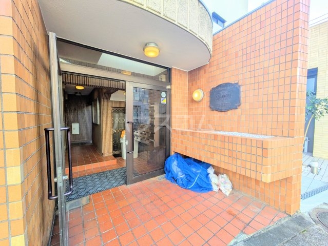 21/29 エントランス