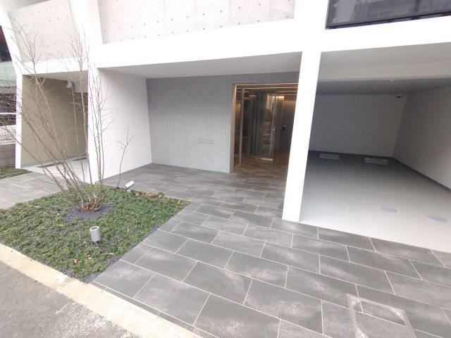 22/25 エントランス