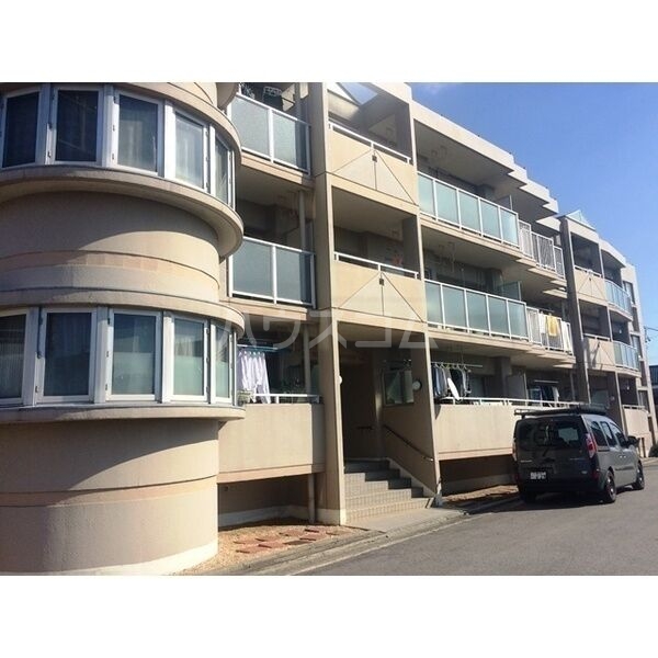 16/19 エントランス