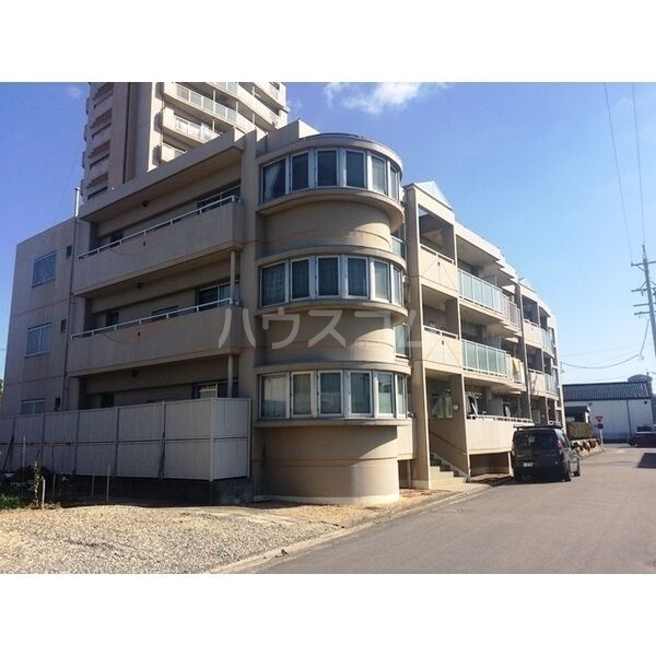 ナビハイツ新正Ｓ棟の外観