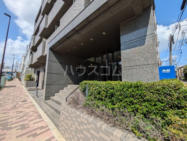23/28 エントランス