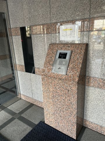 21/30 エントランス