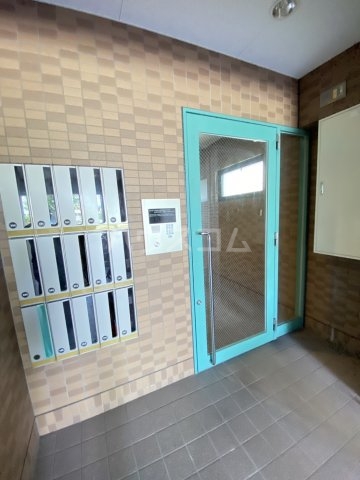 18/26 エントランス