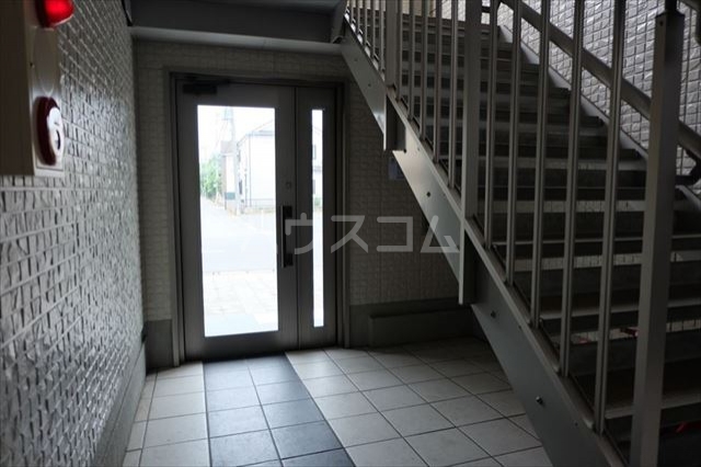 18/26 エントランス