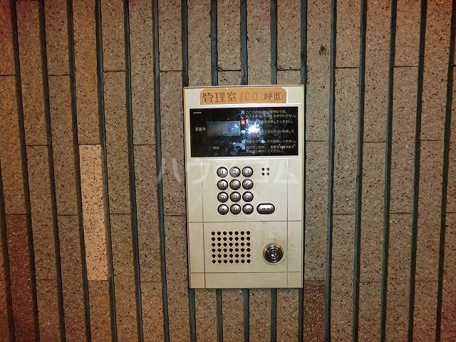 24/27 エントランス