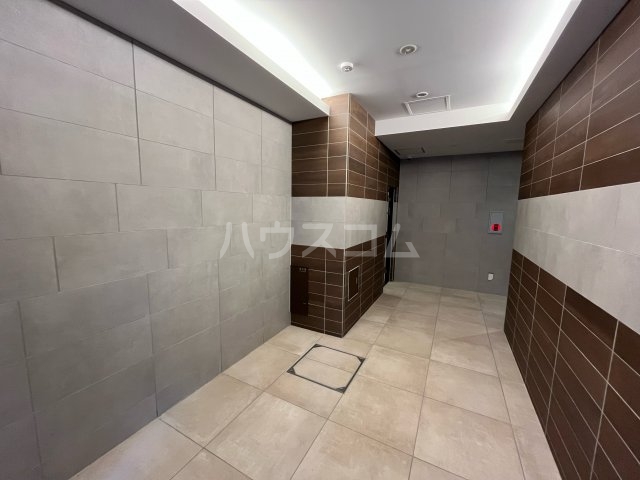 24/30 エントランス