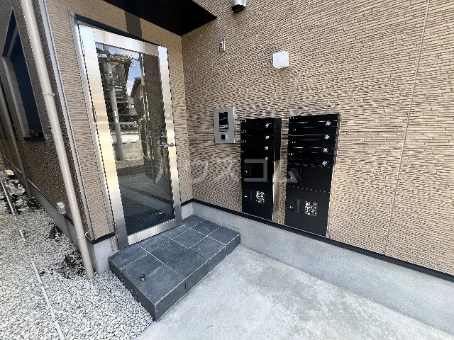 27/30 エントランス