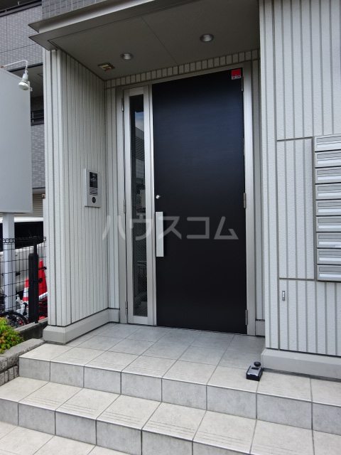 28/30 エントランス