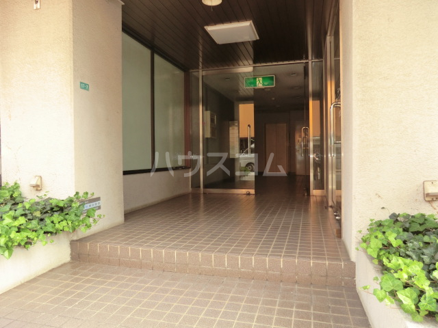 25/26 エントランス