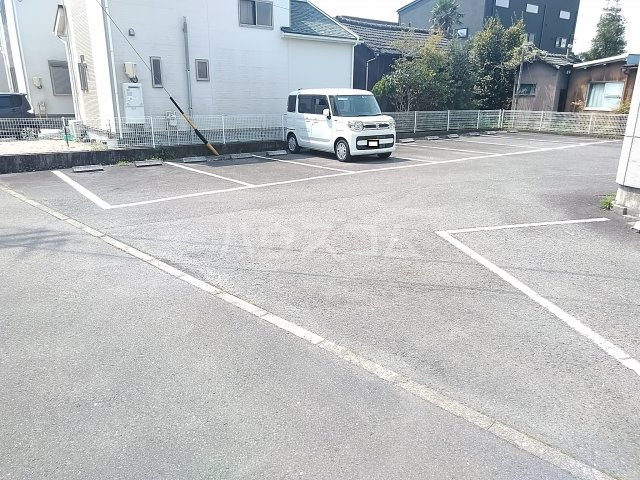 2/3 駐車場