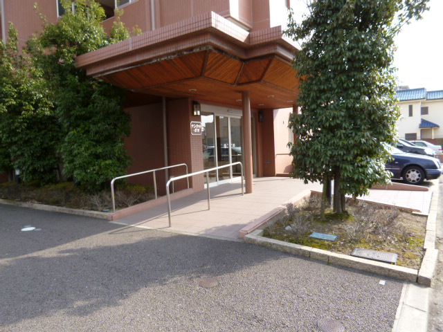 13/22 エントランス