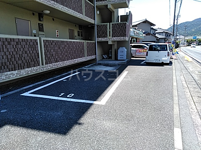 22/27 駐車場
