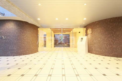 21/30 エントランス