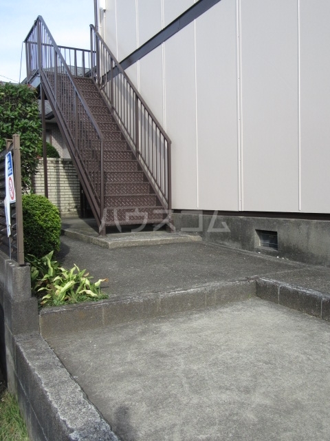 26/30 エントランス