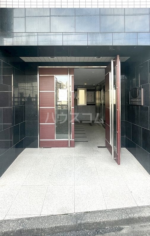 24/30 エントランス