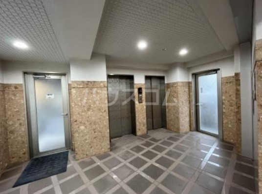 18/25 エントランス