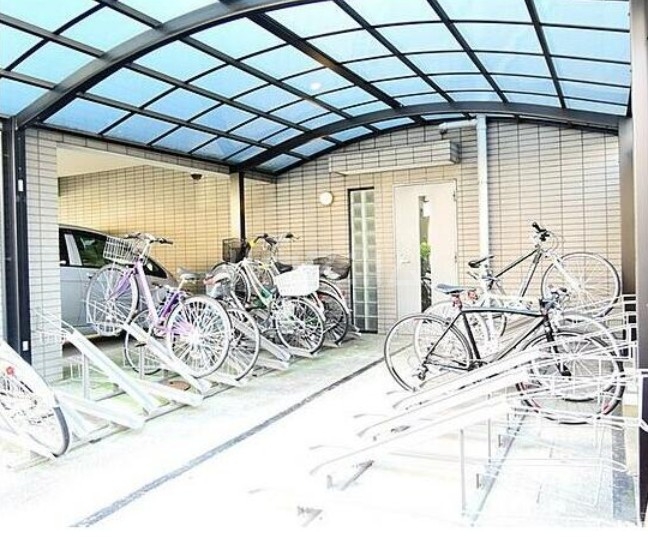 18/27 駐車場