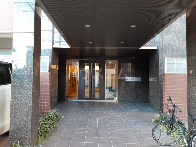 28/30 エントランス