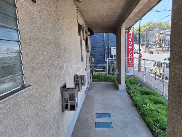 22/28 エントランス