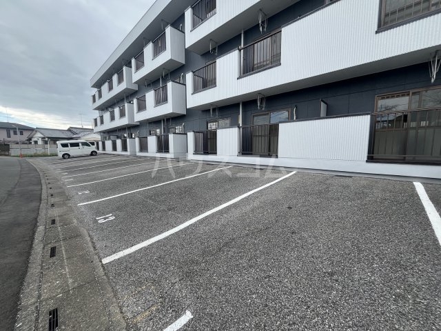 28/30 駐車場