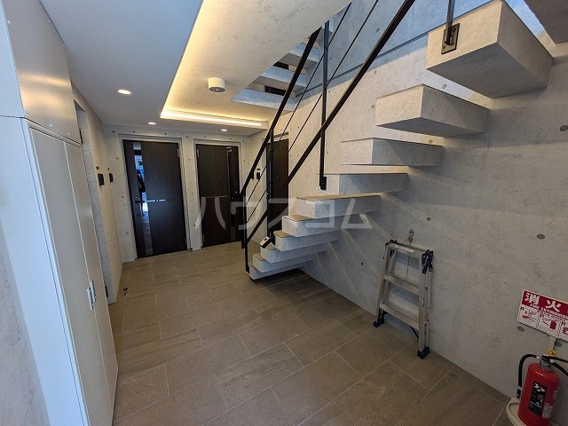 21/29 エントランス