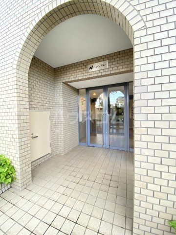 28/30 エントランス