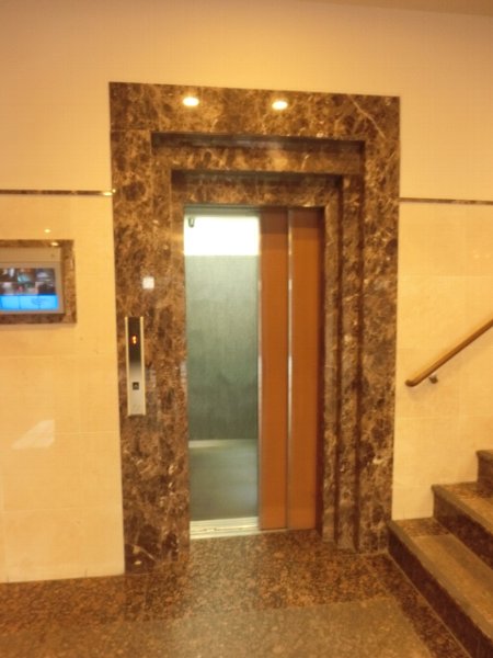 21/30 エントランス